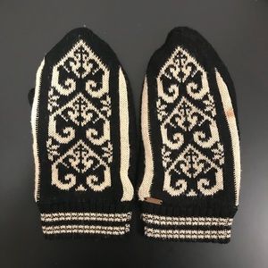 Free People Vintage Black and White Mittens